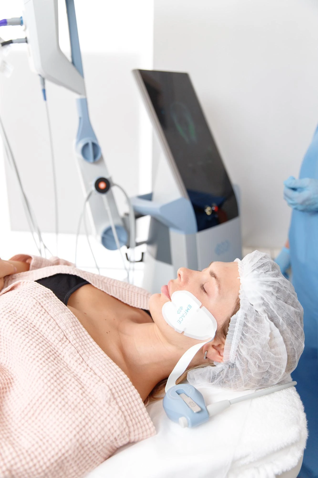 EMFACE — безоперационный лифтинг и восстановление мышечного тонуса лица 1